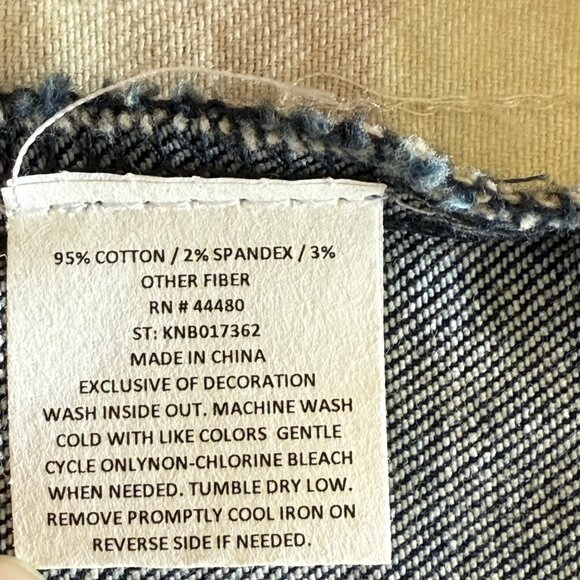 Love, Fire Women's Sequins Patriotic Stretch Blue Shorts Sz 12 Mid Rise Raw Hem - Picture 8 of 12